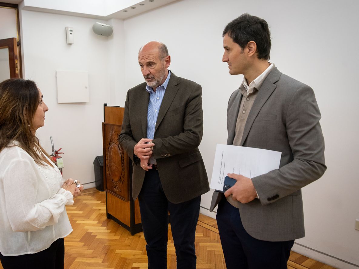 Rodolfo Vargas Arizu y Andrea Nallim durante el lanzamiento de la Encuesta de Caracterización de Emprendedores 2025. &nbsp;