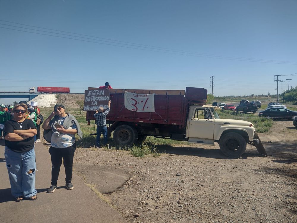Productores reclamaron en la ruta 7, en San Martín