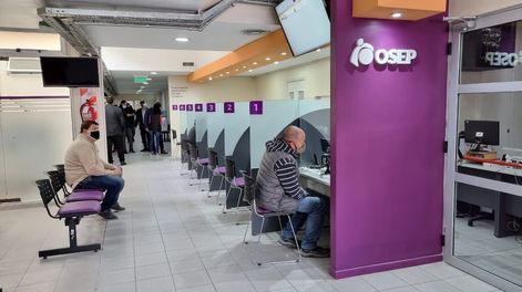 Los Andes | Los afiliados no pueden acceder a prestaciones en tiempo y forma. Quedan como “rehenes” ya que no pueden dejar de aportar a la obra social o pagar por otro servicio.