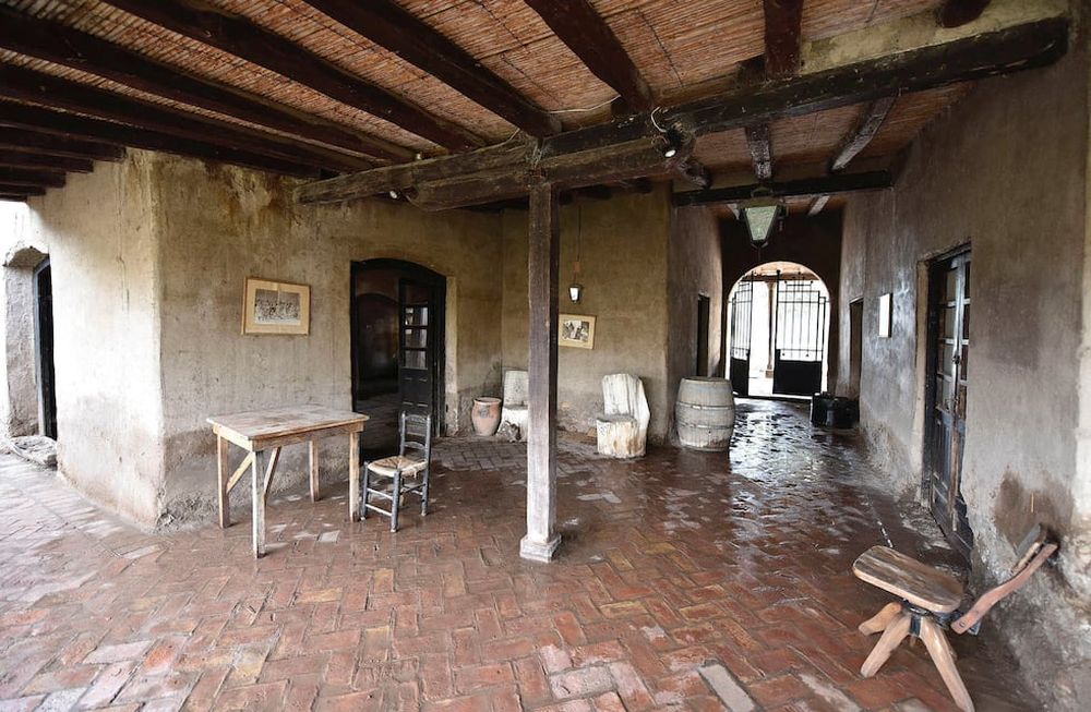 Una parte importante del programa es la recuperación de la casona que data de 1818, priorizando las intervenciones de tipo estructural y, en segundo grado, las de naturaleza estética y funcionales.