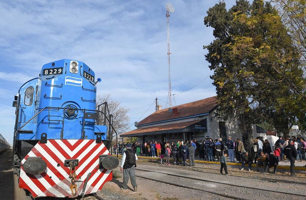 03 de junio de 2023 El tren llega a Palmira proveniente de Buenos Aires por primera vez con pasajeros en décadas. Foto: Marcelo Rolland