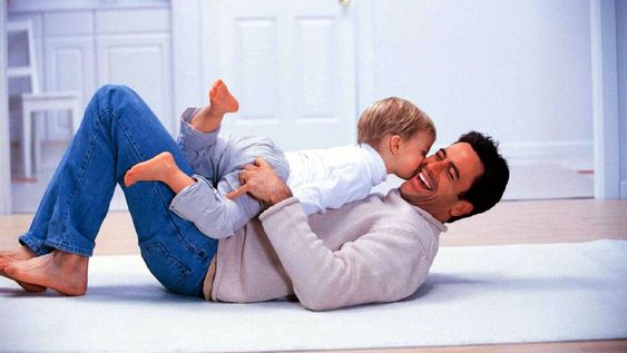 ¿Cómo equilibran los hombres el trabajo y los hijos?