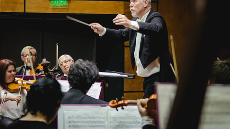 El maestro Javier Logioia Orbe dirigirá la Orquesta Sinfónica de la UNCuyo.