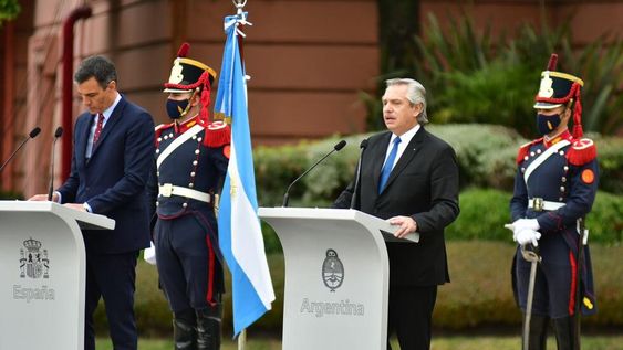Fernández y su par español, Pedro Sánchez, reiteraron su pedido para el levantamiento de las patentes de las vacunas contra el Covid-19. Federico López Claro / Clarín