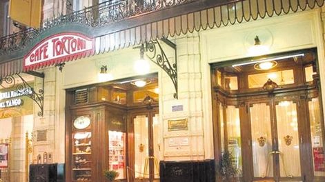 El más famoso de los cafés porteños, el Tortoni.