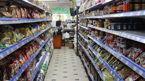 Detuvieron a un hombre que ingresaba a supermercados chinos y dejaba notas extorsivas pidiendo 30 mil USD: investigan relación con la “mafia china”.