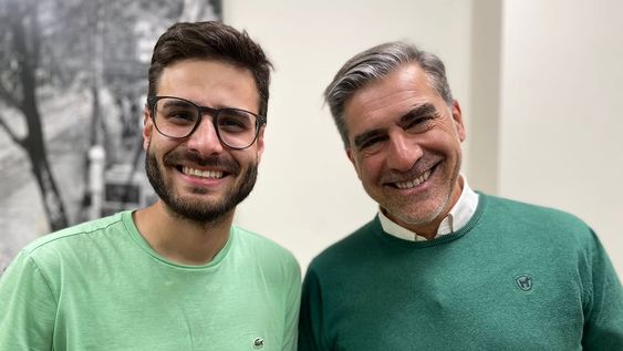 Emanuel Fugazzotto y Mario Vadillo festejaron en el búnker armado en la sede del Círculo de Periodistas de Mendoza. Foto: Prensa Partido Verde.