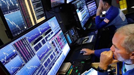 El indicador riesgo país alcanzó el nivel más bajo durante la gestión de Milei. (AP)