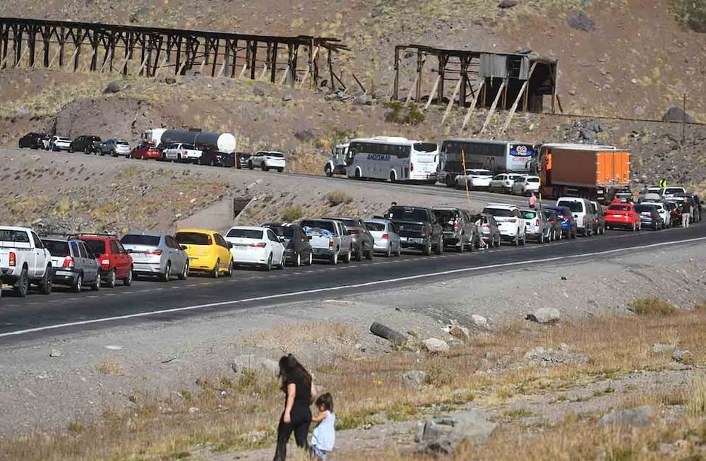 Masivo tr&aacute;nsito en la ruta 7 rumbo a Chile / Foto archivo Los Andes