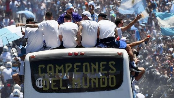 Los campeones del mundo, con la gente. / Gentileza.