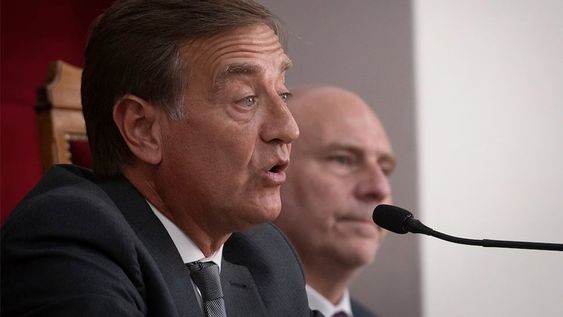 Durante el mediodía de este viernes, el gobernador Rodolfo Suárez estuvo presente en el acto de apertura del Año Judicial, en el que ofreció un discurso al igual que Dalmiro Garay, presidente de la Suprema Corte de Mendoza. Fue en el salón de actos de Tribunales provinciales.Foto: Ignacio Blanco / Los Andes