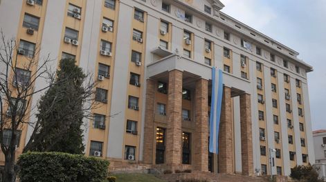 InfoDatos - Cuál gobernador sumó más empleados estatales desde 1983