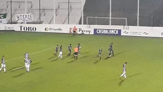 Primera Nacional: Sarmiento lo dio vuelta en una ráfaga y goleó al Lobo en Junín
