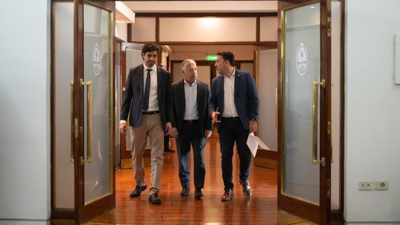 El gobernador Alfredo Cornejo y los ministros de Gobierno, Natalio Mema, y de Educación, Tadeo García Zalazar&nbsp;
