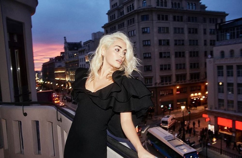 Lali Espósito arrancó su cumpleaños bailando en una terraza