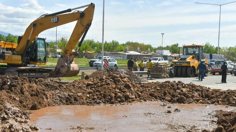 Acceso Sur, en plena obra por el socavón.