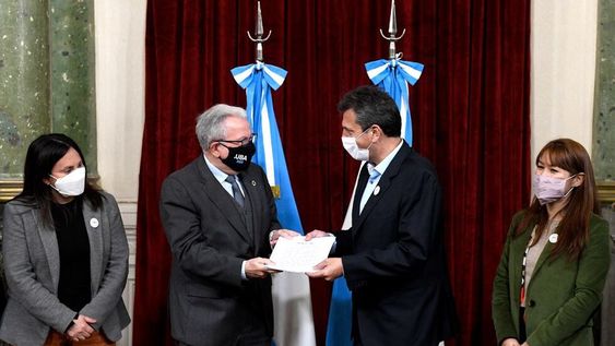 El proyecto de ley propone la restauración edilicia del Hospital de Clínicas, y la creación del nuevo Hospital Escuela José de San Martín.