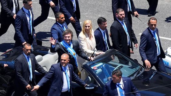 Asunción Javier Milei. Caravana a Casa Rosada.