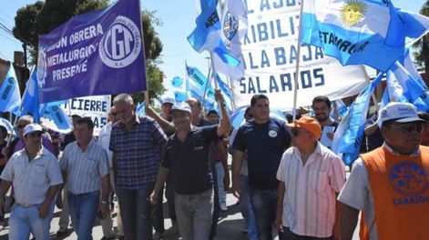 Paritarias y la reticencia a firmar acuerdos - Por Horacio Aizpeolea