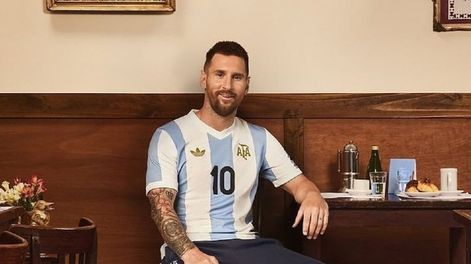 Los Andes | La camiseta retro de la Selección Argentina. Fantástica. / Gentileza.