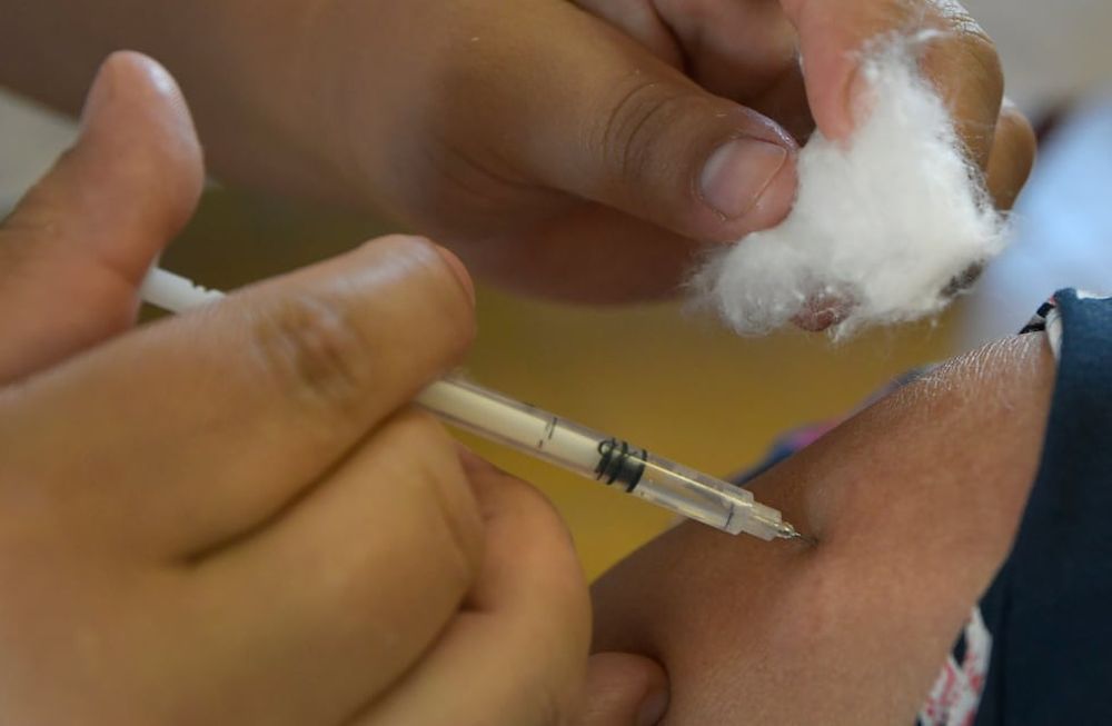 Mendoza habilitó otra inscripción para vacunarse contra el coronavirus. Es para el grupo de riesgo de personas con obesidad II y III. / Foto: Orlando Pelichotti