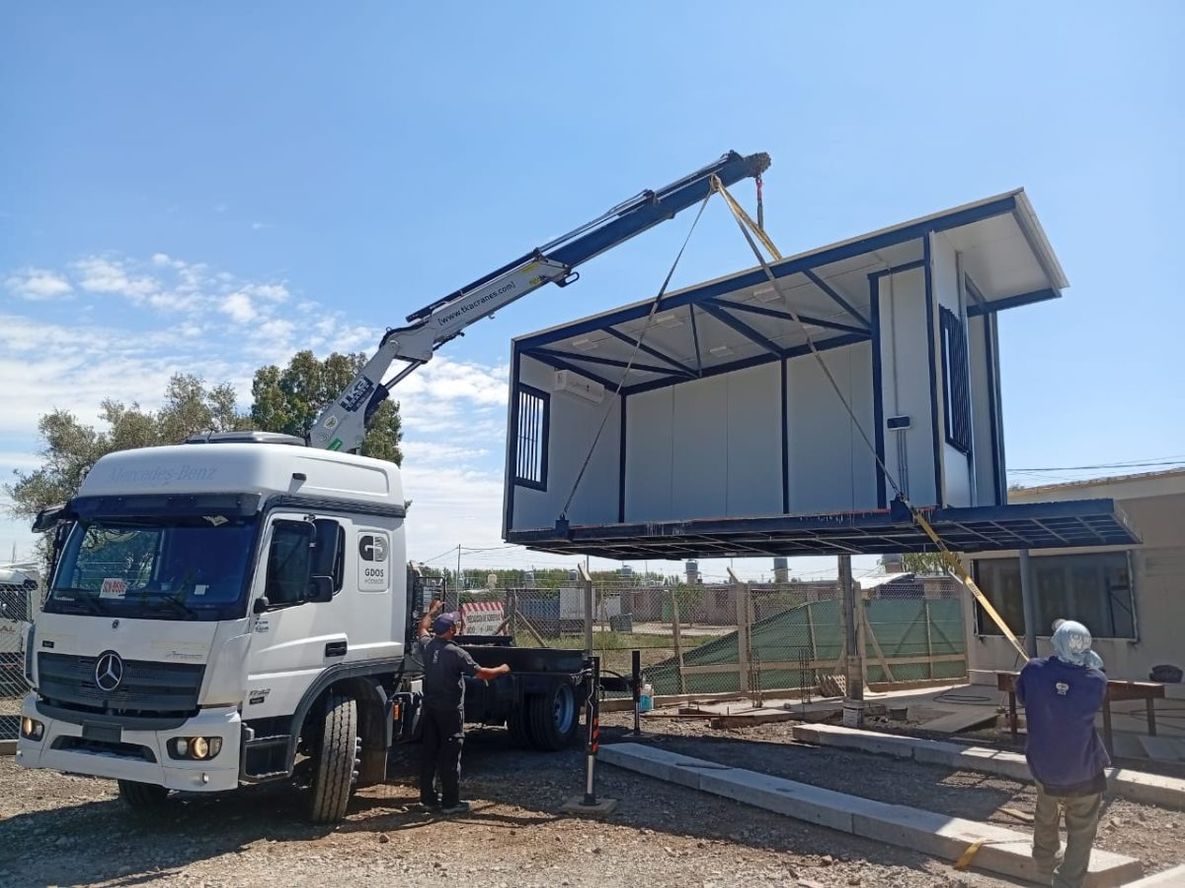 La Dirección General de Escuelas (DGE) avanza con una estrategia inédita en Mendoza: la colocación de aulas portantes en 44 establecimientos educativos de la provincia. Foto: Gobierno de Mendoza&nbsp;