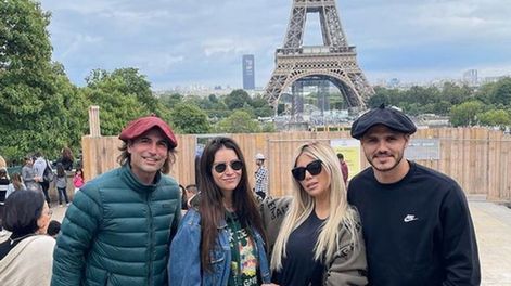 Zaira y Wanda Nara junto a sus parejas, en París, antes de que estallara el escándalo.