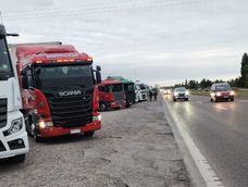 Camiones autoconvocados como medida de fuerza por los aumentos de combustible. &nbsp;