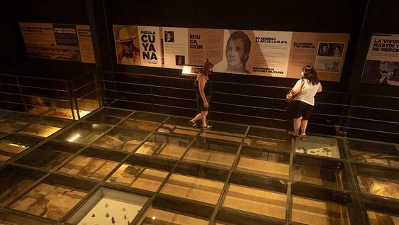 Casa de San Martín, Museo y Centro de InterpretaciónEl General San Martín y su esposa doña Remedios de Escalada, habitaron una residencia ubicada en la actual calle Corrientes 343 donde nació su única hija, Mercedes Tomasa, el 24 de agosto de 1816.