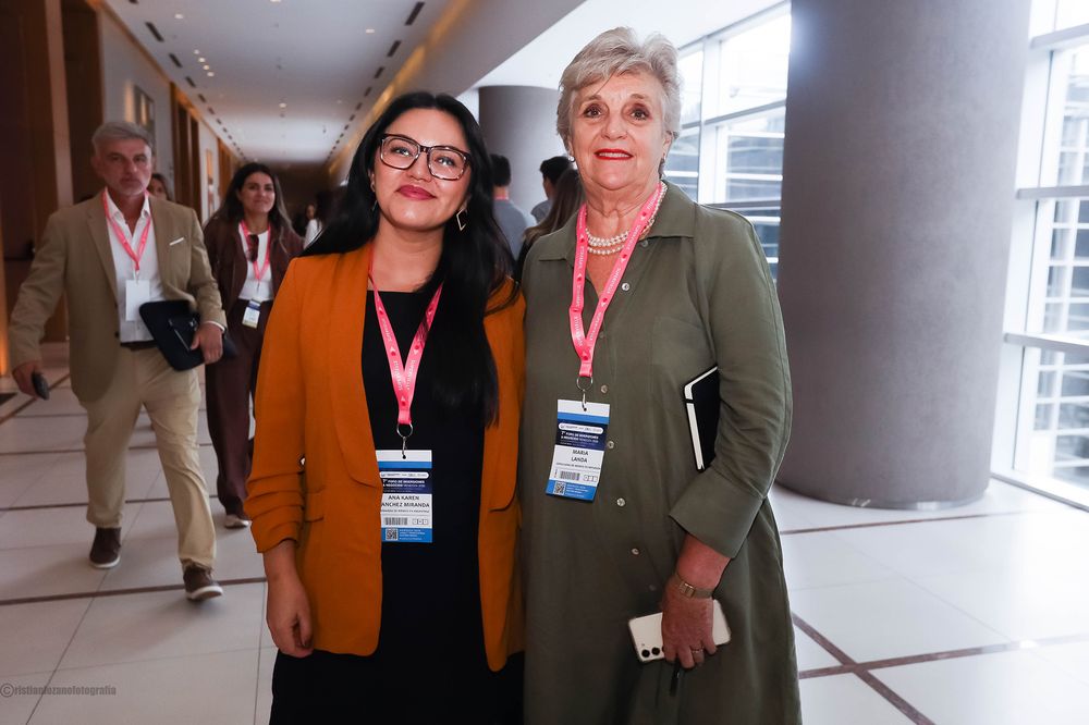 Karen Sánchez, agregada comercial y María Landa, cónsul de México.