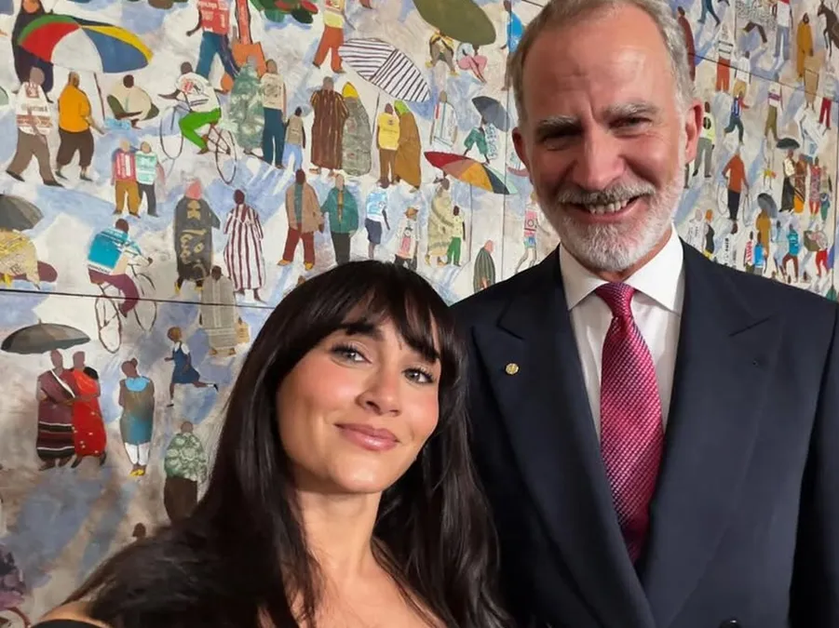 Aitana se tomó una selfie con el rey Felipe y bromeó en redes sociales.