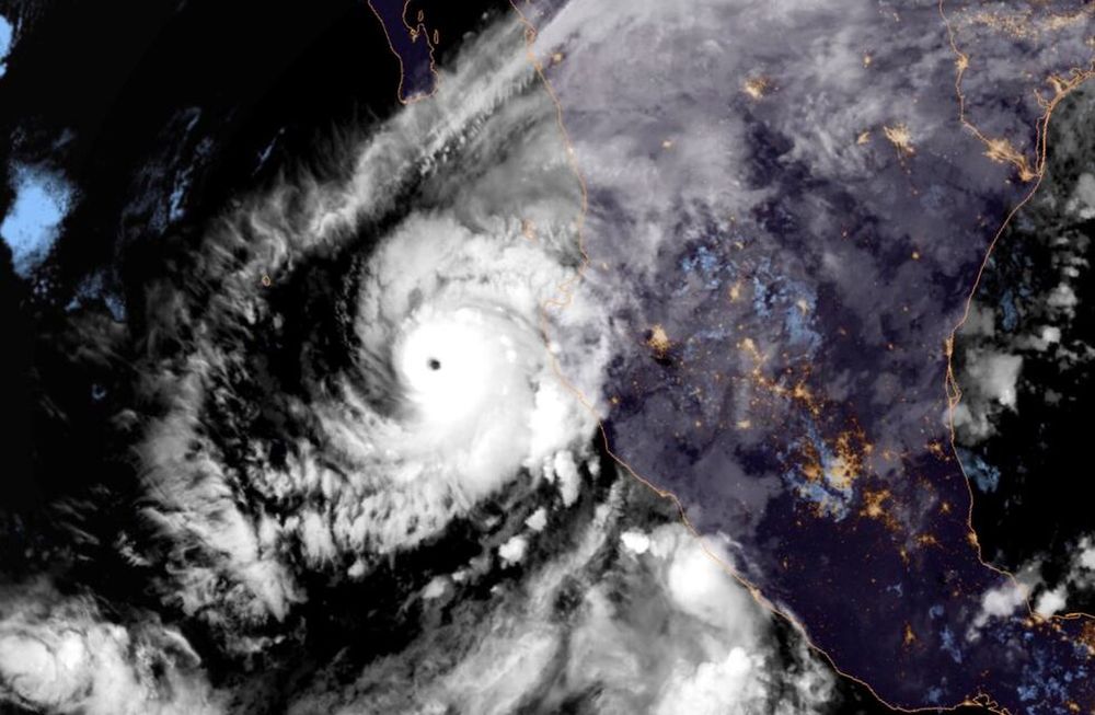 México en alerta por el huracán Willa: se acerca a la costa con categoría 5