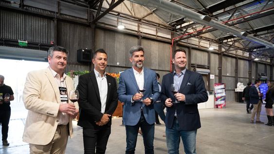 Ulpiano Suarez participó de la inauguración de la Expo Vinos y Negocios Mendoza