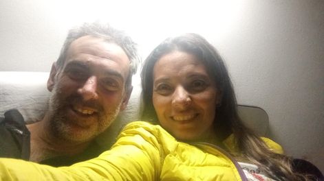 Fernando Reto y su novia, Carina Pérez, en el hospital de Uspallata&nbsp;