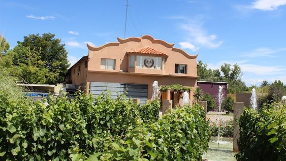 Bodega Hinojosa, el sueño de un “loco” visionario