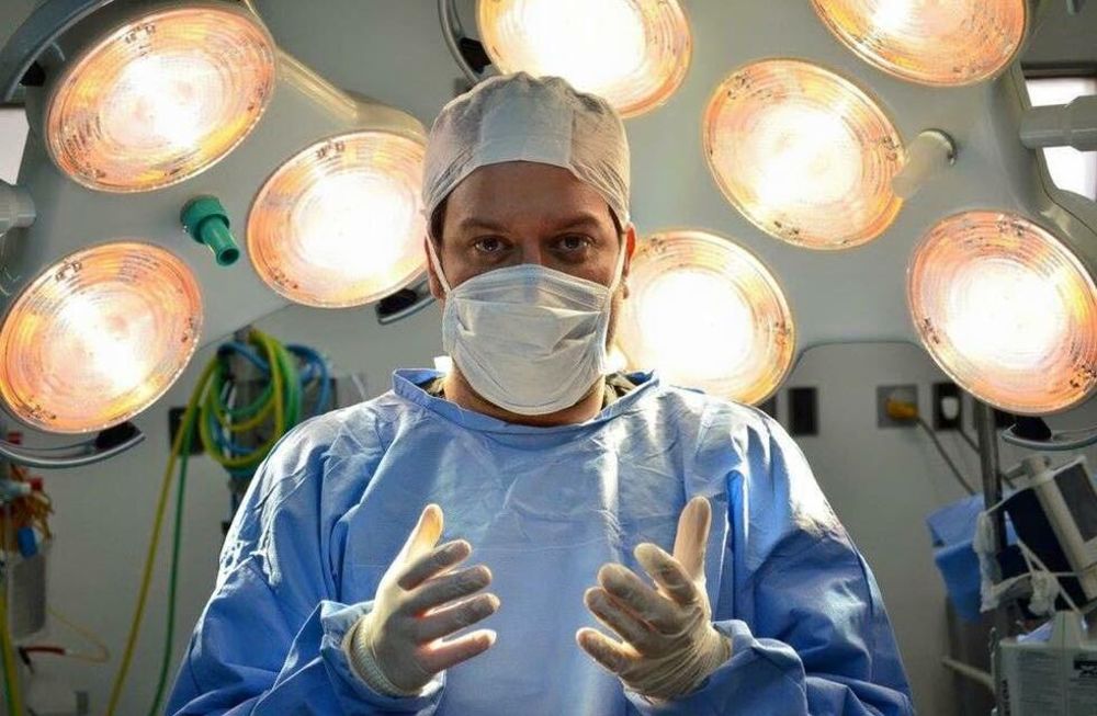 El cardiólogo mendocino Martín Repetto vuelca su pasión por la fotografía y muestra imágenes de sus colegas. Este es un autorretrato.