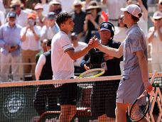 Juanma Cerúndolo se impuso en cinco sets ante el italiano y se sumó al selecto grupo de raquetas albicelestes que alguna vez derrotaron al mejor del ranking. Juanma Cerúndolo se impuso en cinco sets ante el italiano y se sumó al selecto grupo de raquetas albicelestes que alguna vez derrotaron al mejor del ranking.
