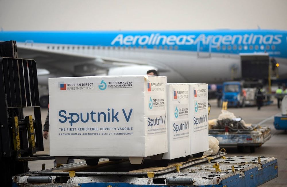 El Gobierno informó que llegará en estos días una carga del componente 2 para fabricar en el país 1,6 millones de dosis de la vacuna Sputnik V. (Presidencia)