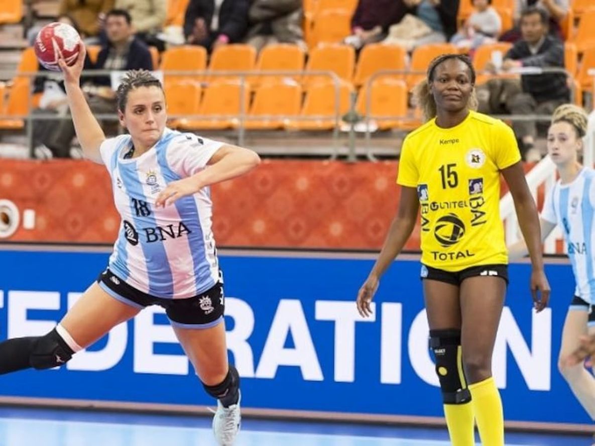 Macarena Sans, jugadora de La Garra, donó su cabello para los chicos con cáncer