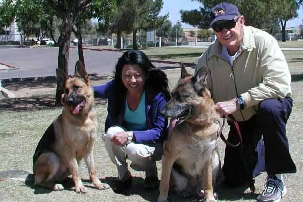 Hubo un error al identificar al perro hallado muerto junto a los cuerpos sin vida de Gene Hackman y su esposa Betsy Arakawa (Foto archivo)