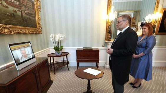 El embajador de la Argentina ante el Reino Unido e Irlanda Javier Figueroa, al momento de entrega de las cartas credenciales a la Reina / Foto: Reuters