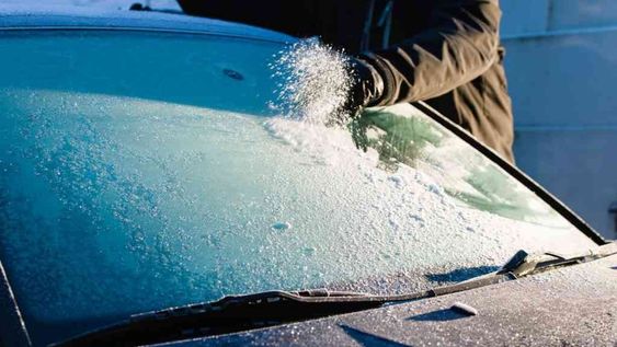 como hacer liquido limpiaparabrisas en casa: la receta de la mezcla ideal para dejar impecable el vidrio del auto