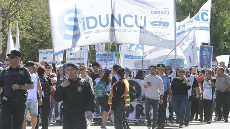 Cientos de personas se movilizaron para reclamar recursos para la universidad pública. Gentileza