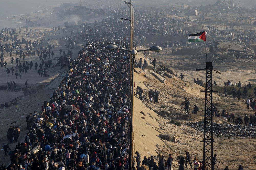 Palestinos regresan al norte de Gaza. Foto: EFE