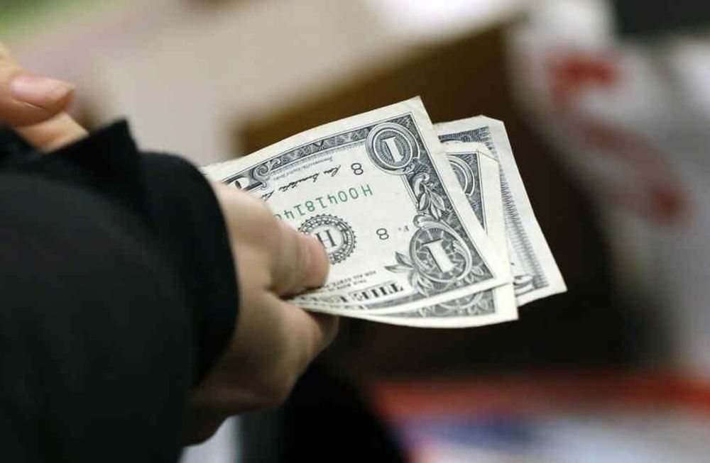 Es falso el viral que generó temor entre quienes tienen dólares en el banco