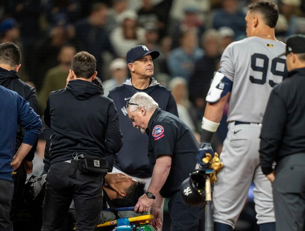 Wenezuelczyk Oswaldo Cabrera, zawodnik New York Yankees, został zabrany ze stadionu karetką pogotowia po złamaniu lewej kostki.