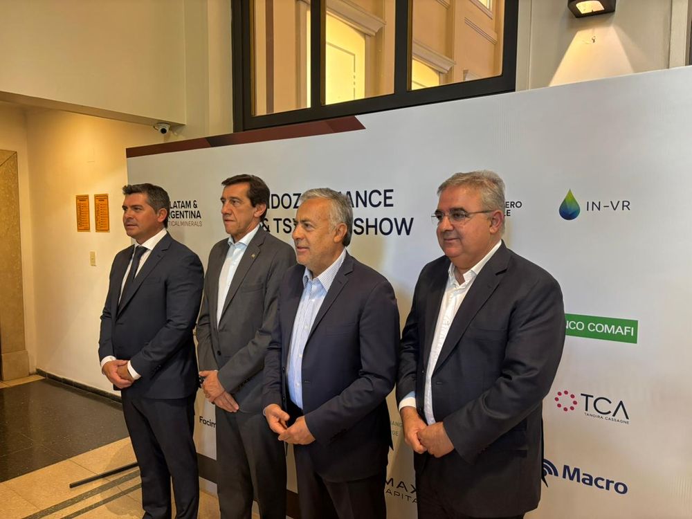 Alfredo Cornejo, junto a los gobernadores de San Juan, Marcelo Orrego; de Catamarca, Raúl Jalil y de Jujuy, Carlos Sadir, que participan de la mesa de cobre en &nbsp;el “Finance Day & TSX Roadshow” en Mendoza.