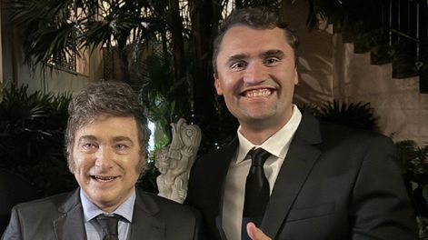 Javier Milei y Charlie Kirk en una foto de archivo