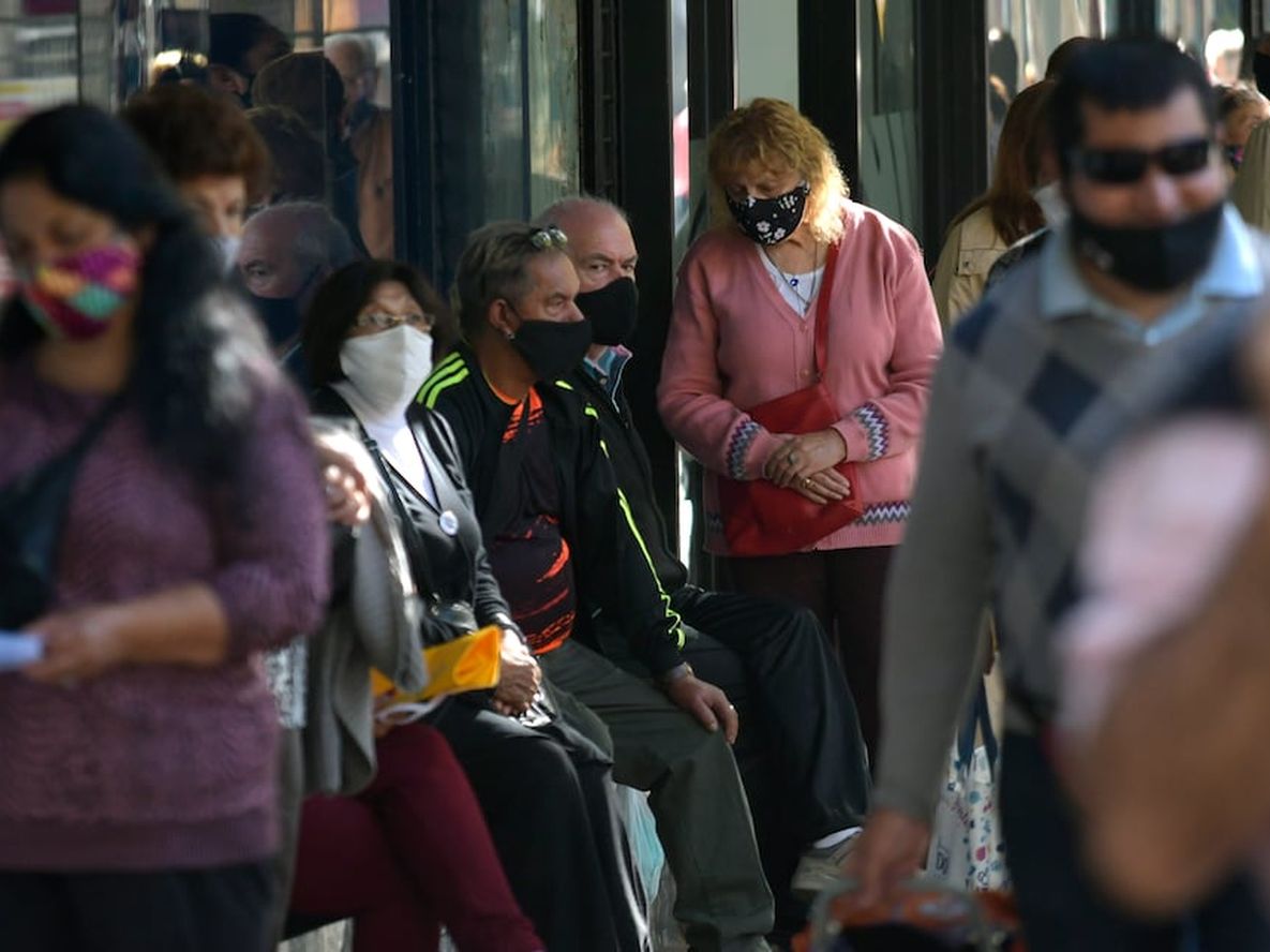 La devolución del 15% del monto total de los consumos con tarjeta de débito alcanza a jubilados y pensionados y titulares de la AUH y la Asignación Universal por Embarazo (AUE).  Foto: Orlando Pelichotti / Los Andes
