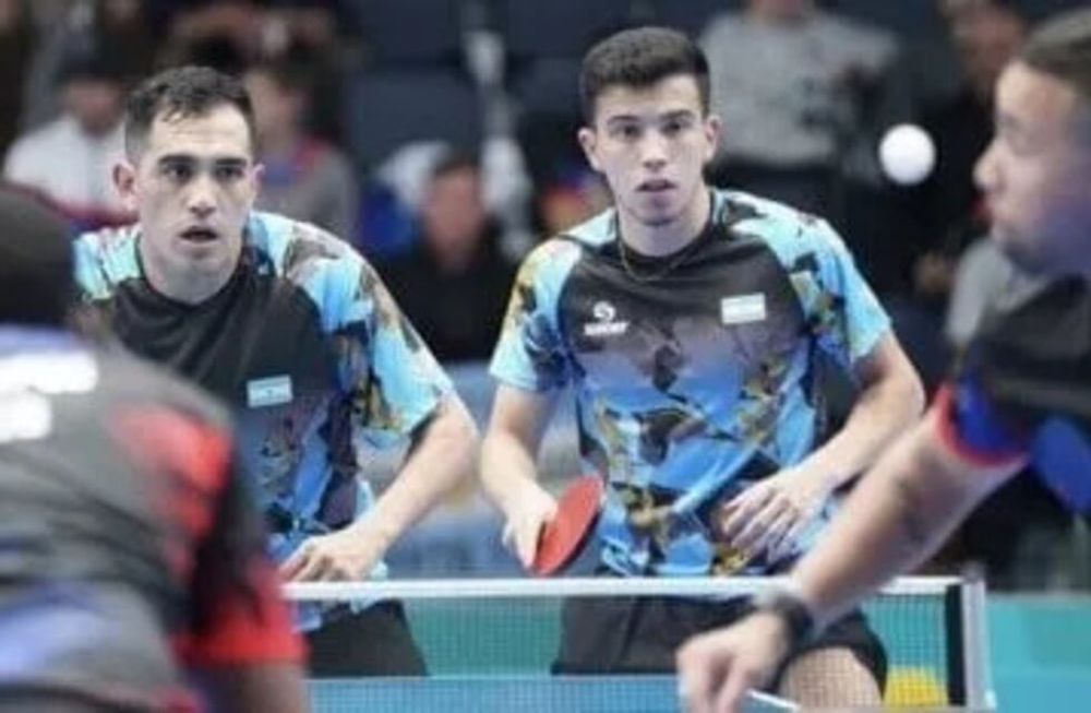 El mendocino Gastón Alto y Horacio Cifuentes, medallistas de bronce en dobles de tenis de mesa. / Gentileza.